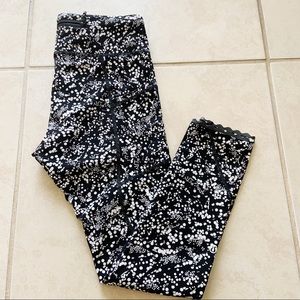 Lululemon Tight Stuff Luxtreme Black and White Leggings - Scalloped/Reflective